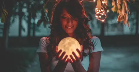 4 Ways to Make the Most Out of the Full Moon’s Energy